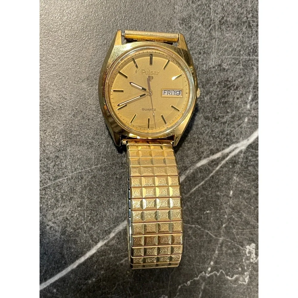 Vintage Gold Tone Pulsar V563-8109 with Stretch Band - New Battery